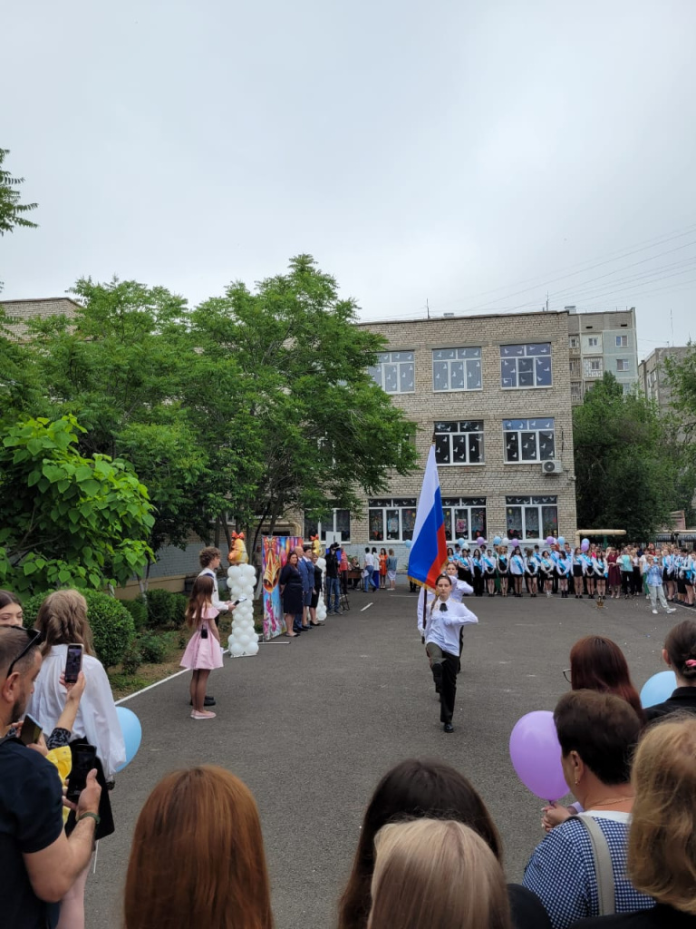 Выпускников школ проводили во взрослую жизнь | 25.05.2023 | Астрахань -  БезФормата